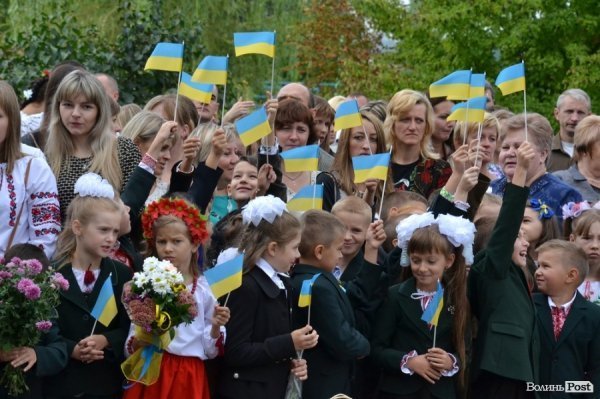 Депутати Ткачук і Яручик привітали луцьких школярів з Першим вересня. ФОТО*