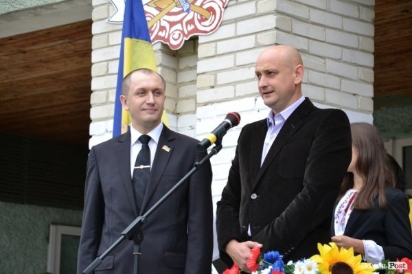 Депутати Ткачук і Яручик привітали луцьких школярів з Першим вересня. ФОТО*