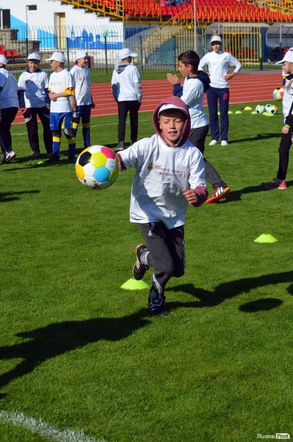 Футболісти ФК «Волинь» тренувались зі школярами. ФОТО