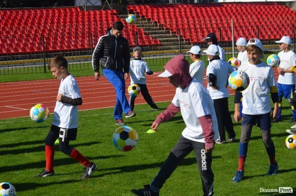 Футболісти ФК «Волинь» тренувались зі школярами. ФОТО