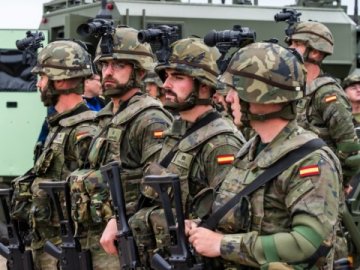 До українського кордону РФ стягує додаткові артилерійські підрозділи