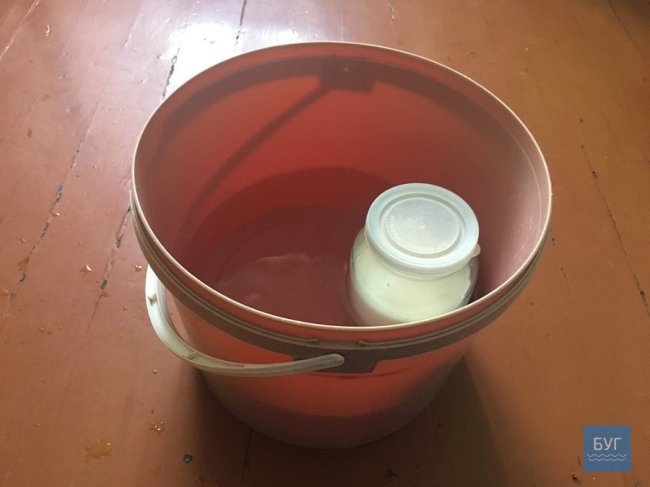 Романтика свічок і зіпсоване м'ясо: мешканці будинку в Нововолинську уже 5 днів сидять без світла