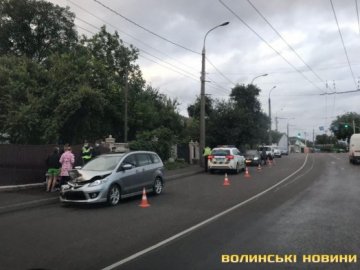На проблемній ділянці: у Луцьку Mazda втаранилась у BMW. ФОТО, ВіДЕО 