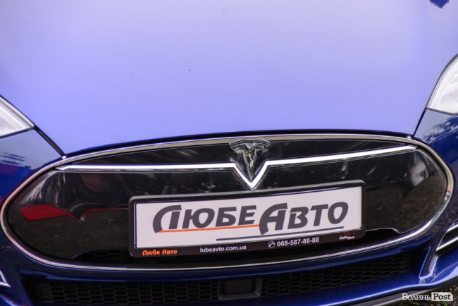 У Луцьку відкрили перший сервіс з продажу електромобілів*