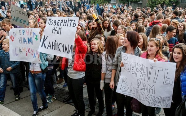 Освітній бунт в Ужгороді. ФОТО. ВІДЕО