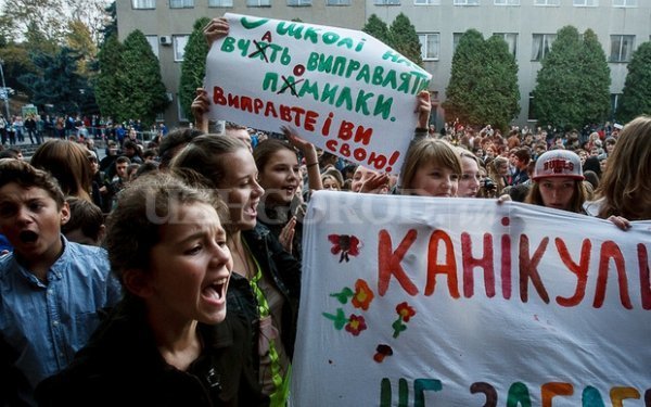 Освітній бунт в Ужгороді. ФОТО. ВІДЕО