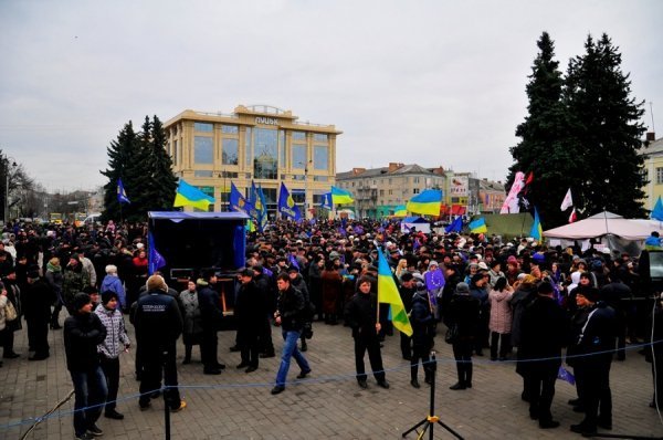 Віче на луцькому Майдані. ФОТО