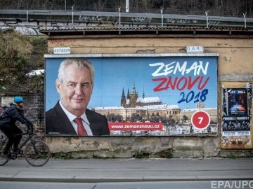 Земан лідирує на виборах президента Чехії