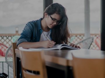 Як українським школярам отримати вітчизняний атестат, будучи за кордоном  