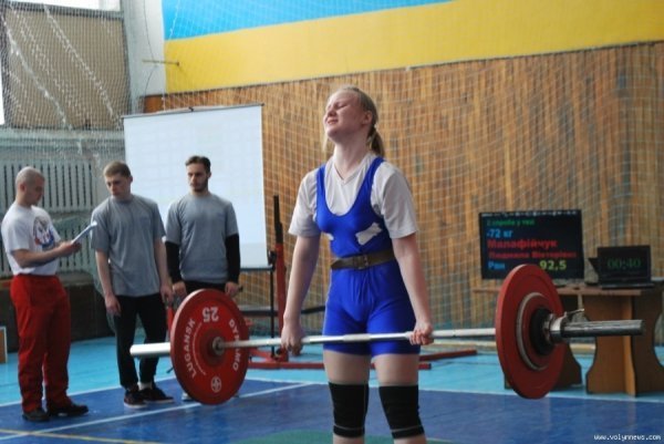 У Луцьку змагаються м'язисті дівчата і хлопці. ФОТО