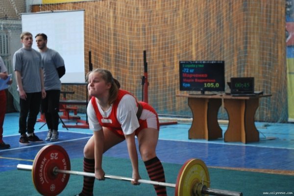 У Луцьку змагаються м'язисті дівчата і хлопці. ФОТО