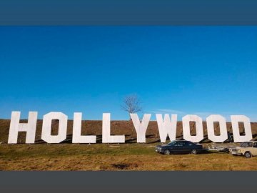 Поблизу Луцька відновили знак Hollywood