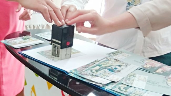 У Луцьку презентували марку до 150-річчя з дня народження Лесі Українки. ФОТО