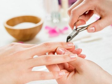 Волинян закликають бути обачними в салонах краси і перукарнях через ризик зараження