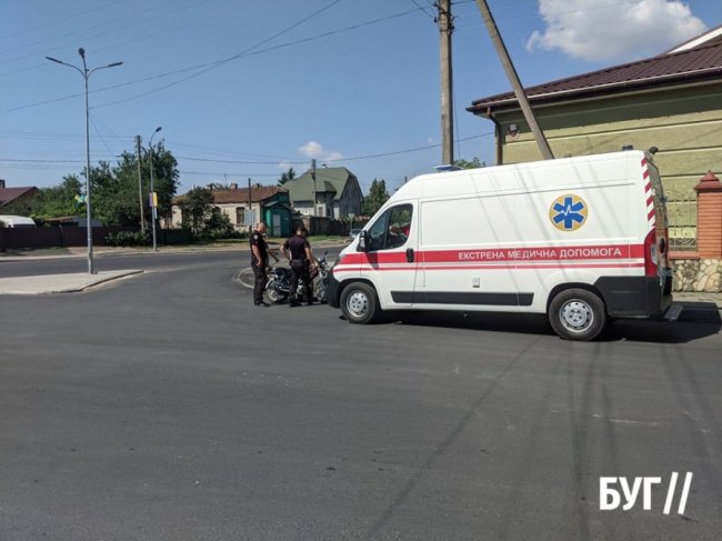 У місті на Волині не поділили дорогу бус та мотоцикліст. ФОТО