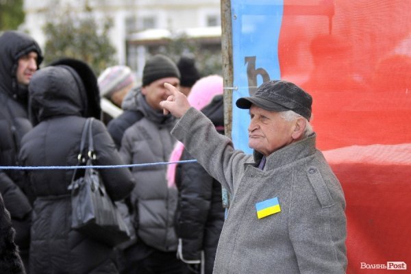 Віче на луцькому Євромайдані. ФОТО