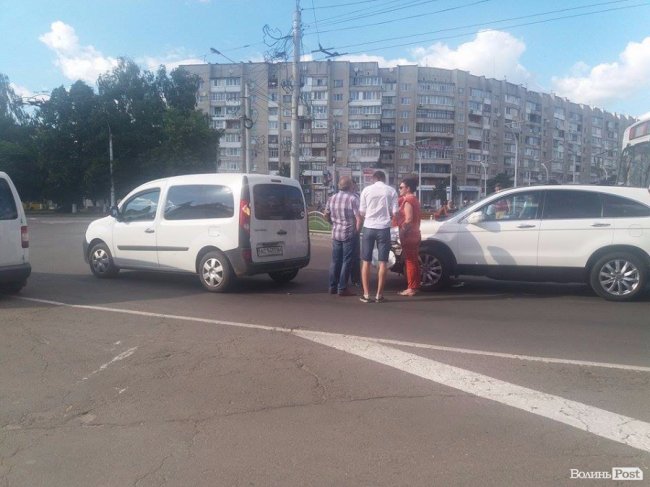 У Луцьку через аварію - затор з тролейбусів