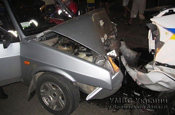 Авто з нетверезим водієм протаранило патруль ДАІшників. ФОТО