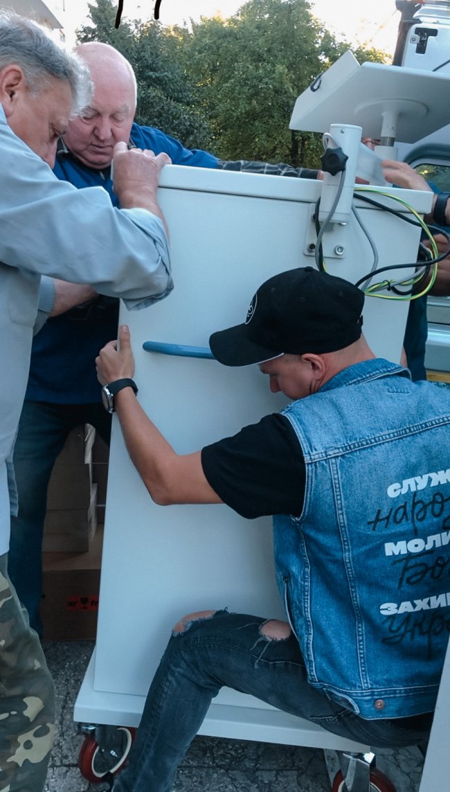 Благодійники передали лапароскопічний апарат  Волинському обласному госпіталю ветеранів війни. ФОТО