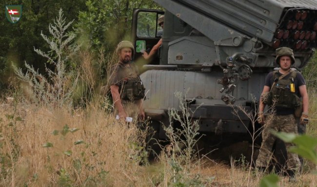 Показали, як артилеристи волинської бригади надсилають «подарунки» ворогу. ФОТО