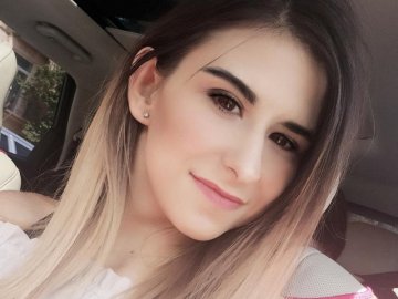 24-річній дівчині з Луцька, яка бореться з раком, збирають кошти на операцію