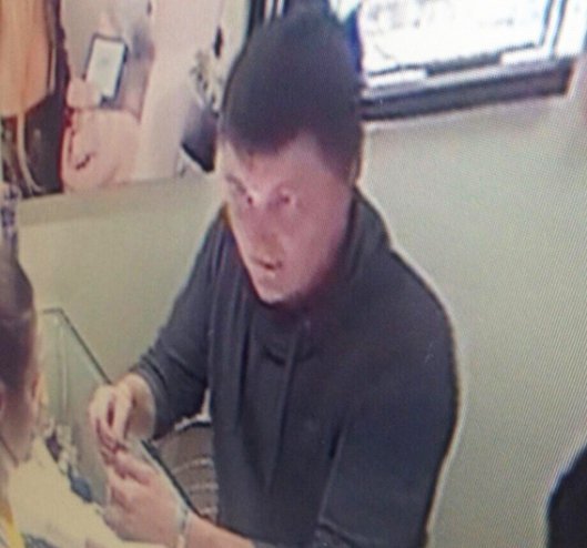 Волинян просять допомогти встановити особу крадія. ФОТО