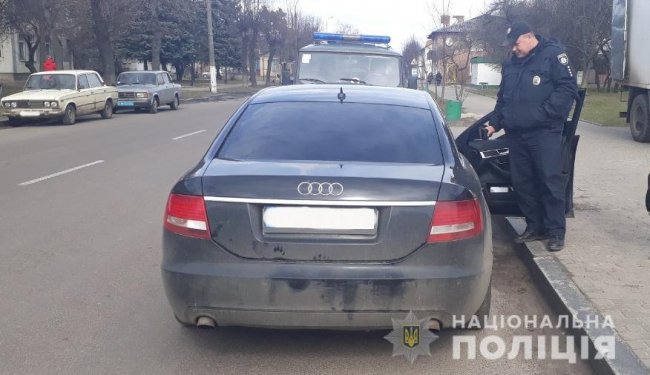 Молодики на Audi «шикували» на Волині за сувенірні гроші: деталі. ФОТО
