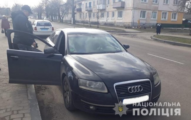 Молодики на Audi «шикували» на Волині за сувенірні гроші: деталі. ФОТО