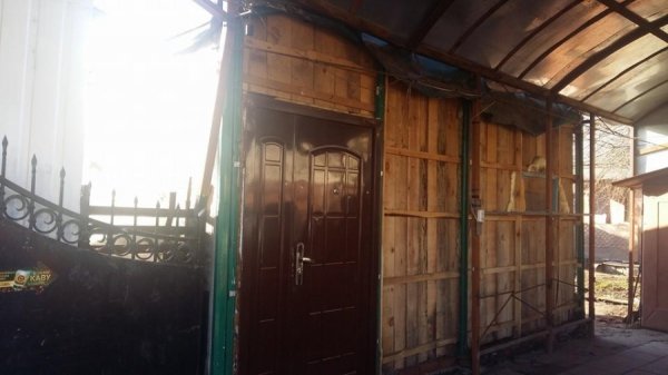 У Луцьку розпочали демонтаж кафе «Старий Баку». ФОТО