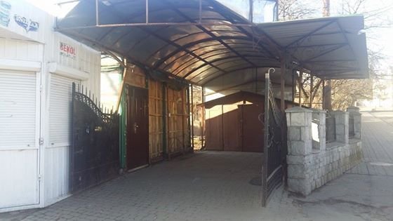 У Луцьку розпочали демонтаж кафе «Старий Баку». ФОТО