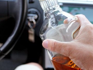 У Луцьку п'яний водій пошкодив паркан сусіду: той поскаржився в поліцію