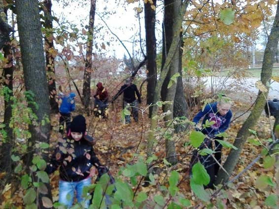 Молодь Ковеля закликає прибрати околиці від сміття. ФОТО