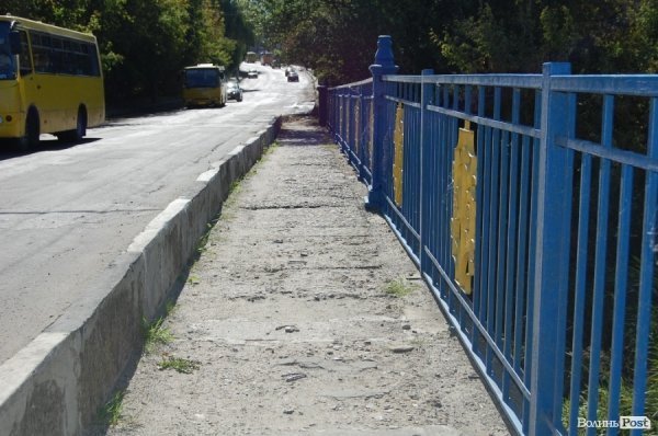 Луцькі «мости на мільйон» сипляться. ФОТО