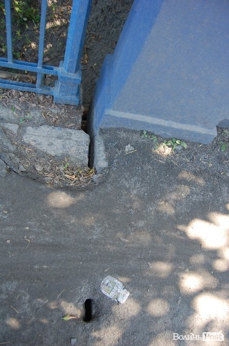 Луцькі «мости на мільйон» сипляться. ФОТО