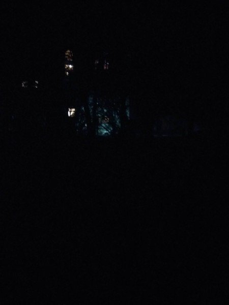 У Луцьку скаржаться на темряву біля меморіалу. ФОТО