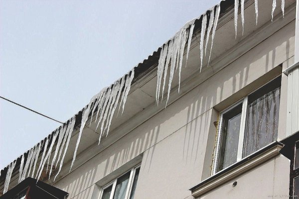 Лучанам загрожують бурульки. ФОТО