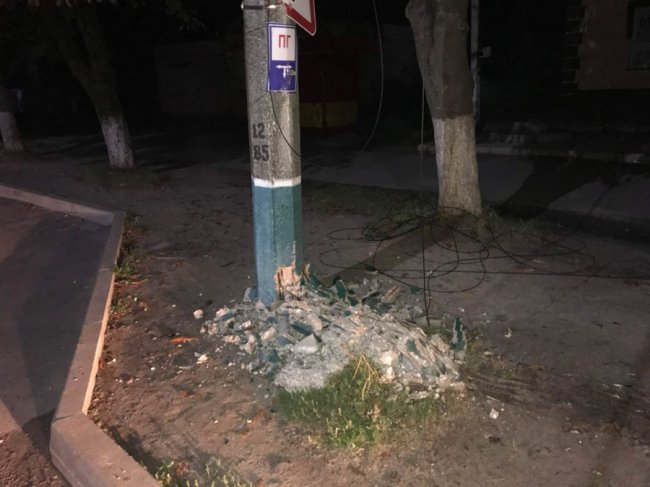 На Волині автомобіль зніс стовп. ФОТО