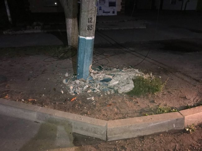 На Волині автомобіль зніс стовп. ФОТО