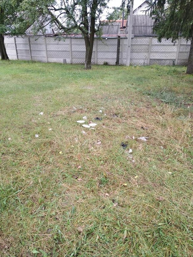 У Маневичах юний активіст самотужки прибрав стадіон. ФОТО