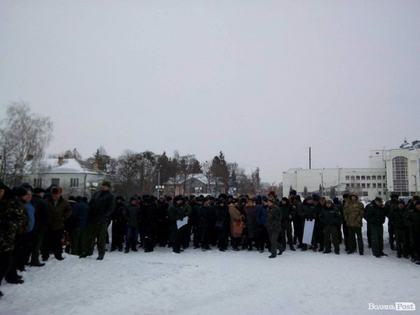 «Ми не порушники»: волинські лісівники влаштували акцію під Волиньрадою