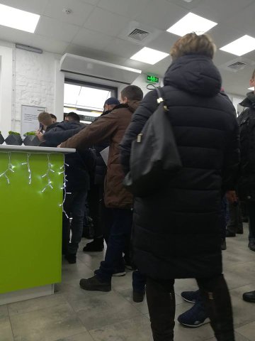 «Як цей п*ець подолати?»: волинянка обурена роботою сервісного центру МВС