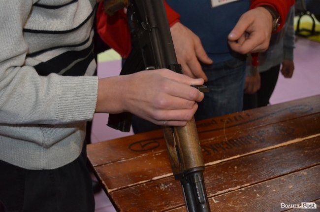 Заступник голови Волинської ОДА показав дива науки і техніки особливим діткам. ФОТО