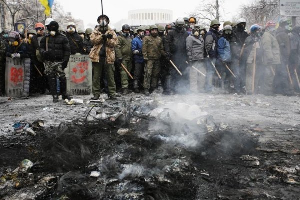 Протистояння на Грушевського: центр Києва у попелі і вогні. ФОТО