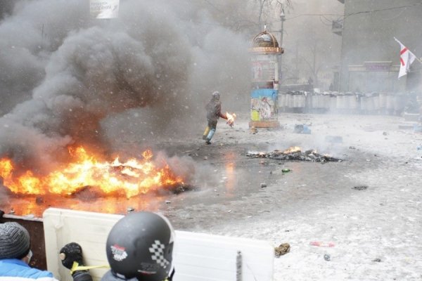 Протистояння на Грушевського: центр Києва у попелі і вогні. ФОТО