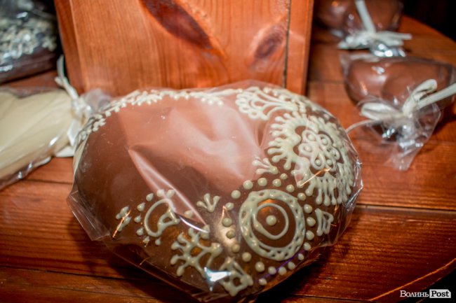 «Камасутра», пістолети і картини: найоригінальніші вироби з шоколаду у Луцьку. ФОТО