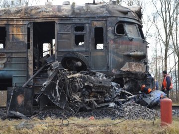 На Волині поїзд влетів у вантажівку і загорівся: подробиці аварії. ФОТО