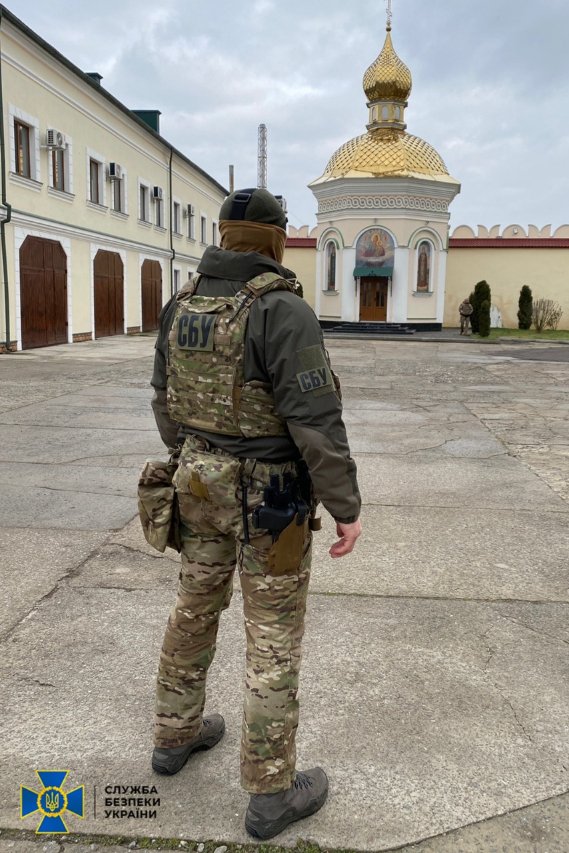 СБУ виявила в єпархіях УПЦ МП агітаційні листівки об’єднання Медведчука, російські «триколори» та колишні склади окупантів