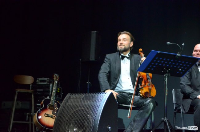 Новорічні хіти та казкова енергетика: як лучан розважали LeoBand Orchestra. ФОТОРЕПОРТАЖ