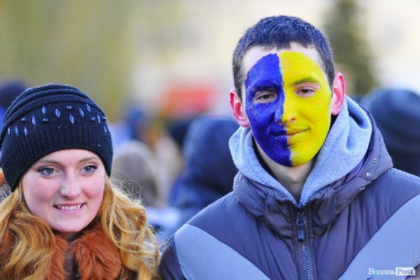 Любов на луцькому Євромайдані. ФОТО