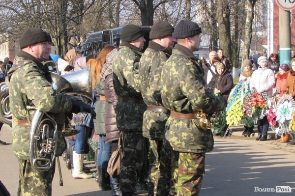 У Володимирі-Волинському попрощалися із загиблим бійцем. ФОТО